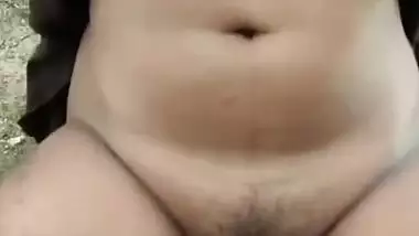 Tamil girl outdoor fucking on the rocks with boyfriend