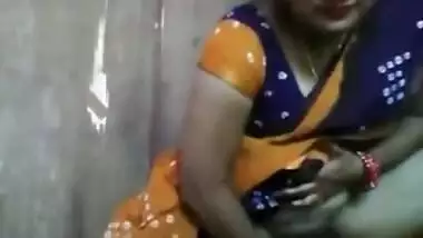 Desi wife sharing her secret recipe to make cucumber chutney