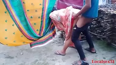 Outdoor Desi chick copulates with horny guy in outdoor XXX clip