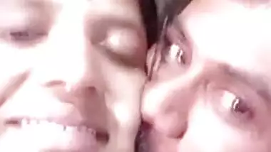 Babe in a sari show off her face on camera while Desi man is kissing her