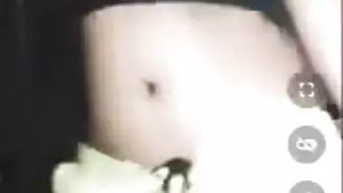 Desi XXX girl has a juicy body to expose on camera at home in MMS
