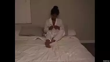 Exclusive- Sexy Nri Girl Draming How She Fucked With Lover And Make Horny