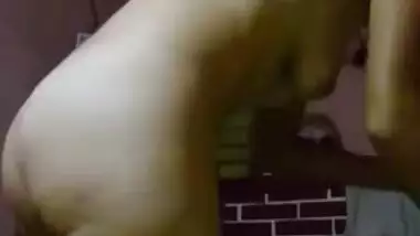 Awesome Desi girl wants people to help choose an outfit in the porn video