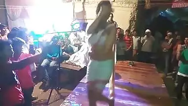 Arkestra Bhojpuri Dance 2020 Super Hot Open Dance Full Hot Sexy HD Dance Ayega Maza Barsat Ka