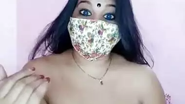 Super sexy Desi XXX chick shows her amazing juicy body on live cam
