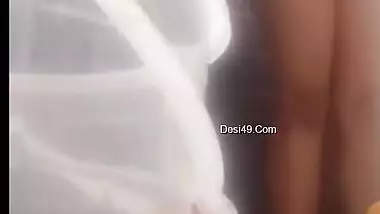 Today Exclusive-desi Bhabhi Bathing