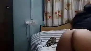 Cute girlfriend round ass showing viral xxx MMS