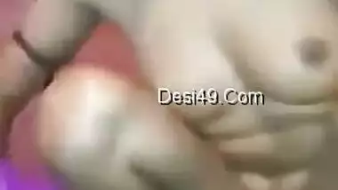 Attractive Desi girl records on camera her solo relax in XXX shower