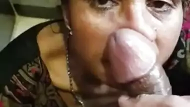 Man fucks his homely Desi wife's mouth in this first-person XXX video