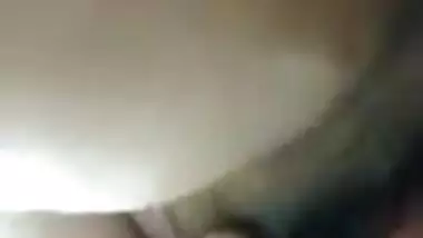 Short-haired Desi Bhabhi licks saggy boobs and fingers XXX twat in bath