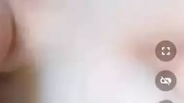 Desi XXX girl shows off her saggy boobs in this solo sex MMS video