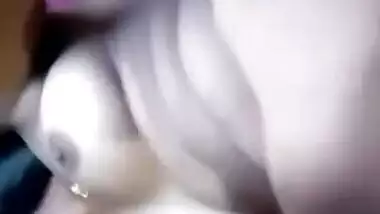 Horny Desi beauty spreads legs to finger her XXX pussy on alone