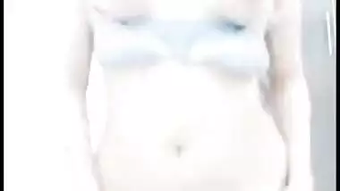Hot Pakistani XXX girl reveals her juicy Desi body dancing for cam