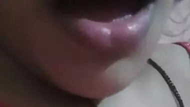 Close up selfie video of desi bhabhi showing nude body