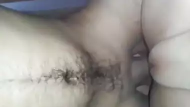 Flaunting shaved XXX twat in bed ends for Indian babe with fingering
