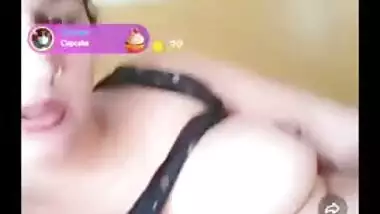 Boys like Desi with no bra who performs XXX show and leak MMS video