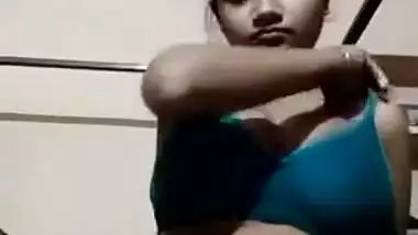 Cute Indian babe makes sex fans see her saggy XXX boobs via webcam