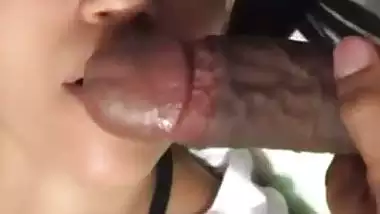 Drunk Nagpur girl enjoys her first desi blowjob