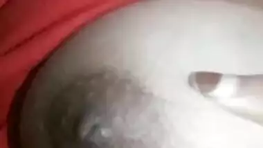 Indian girl has full lips and boobs to flash in her XXX broadcast