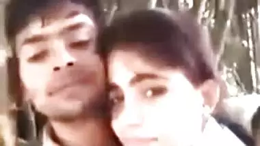 Indian lovelace feels up XXX girlfriend and kisses her in the fresh air
