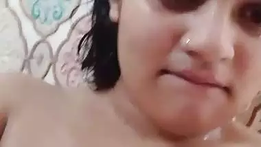 Young pussy fingering by virgin desi college girl