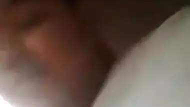 Aasami Lover Apni GirlFriend Ki Chut Ko Baariki Se Dekhta Hua