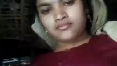 Desi female gets XXX and opens her sex sari taking pussy to light