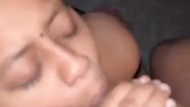 Desi nude lady gives a handjob to taste the man’s cum