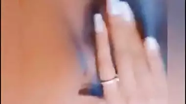 Desi girl takes part in XXX homemade porn where she exposes everything