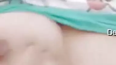 Today Exclusive- Cute Desi Girl Record Her Nude Selfie Video For Bf Part 1