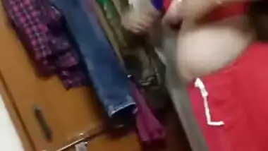 Sly dude makes XXX record of his nude Desi GF dressing after sex