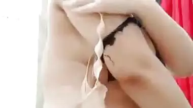 Hot Tamil nude girl stripteases and shows her naked body