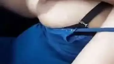 During ride Indian boy records porn video in which he grabs GF's boobs