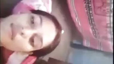 Pretty Desi college girl exposes her tits and shaved cunt on XXX cam