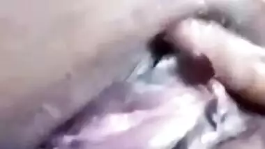Cute Desi girl fingers hairy XXX vagina while waiting for her man