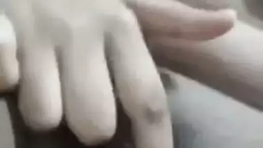 Very hot XXX video of the slender Desi girl who exposes her pussy