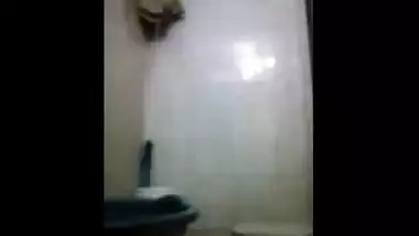 Young bhabhi with a sexy big ass makes a video while taking a bath