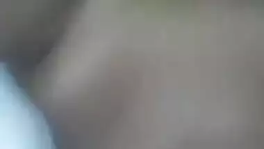 MMS video of guy who thrusts XXX tool into shaved orifice of Desi MILF