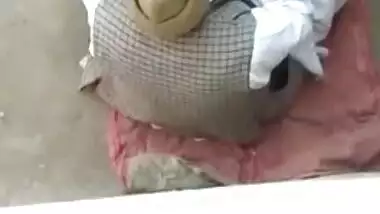 Caught outdoor sex man takes advantage of the Desi wife who wants XXX game