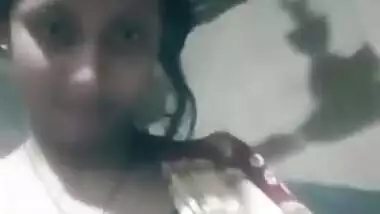 Horny Bengali MILF spontaneously performs XXX striptease for Desi boys
