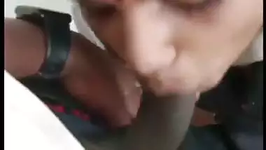 Marathi college girl gives a desi blowjob to her lover