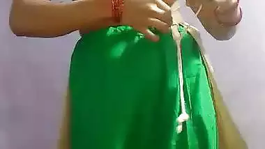 Married lady strips and shows her desi nude body to her BF