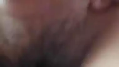 Hairy Desi pussy of hot chick swallows hubby's XXX dong in MMS movie