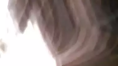 Amateur Desi whore gives a hot XXX blowjob to new boyfriend in the dark