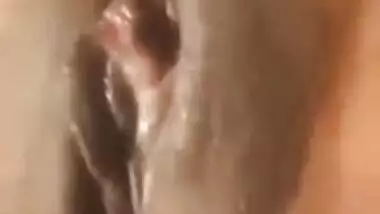 Fingering Indian masturbation video