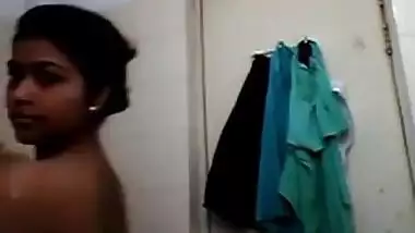 Desi whore goes to bathroom but takes camera to film her sexy body
