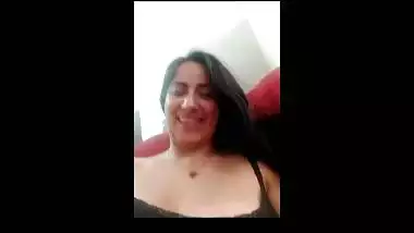 Pakistani MILF nipple show selfie