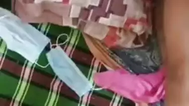 Girl pleases Desi boyfriend with pussy before giving him a XXX handjob