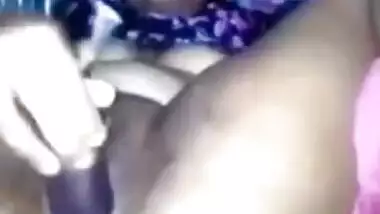 Hardcore Desi XXX masturbation with veggies of Bangla village slut