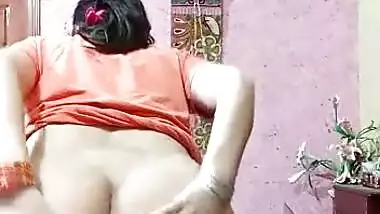 Desi Super Sexy Girl showing boobs and Ass Part 2